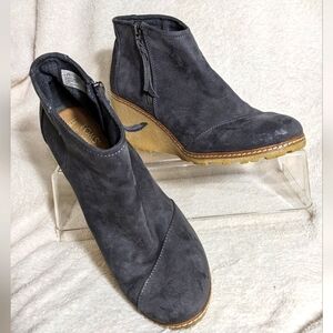 Women's Toms Gray Suede Wedge Bootie, side zip| Size‎ 9